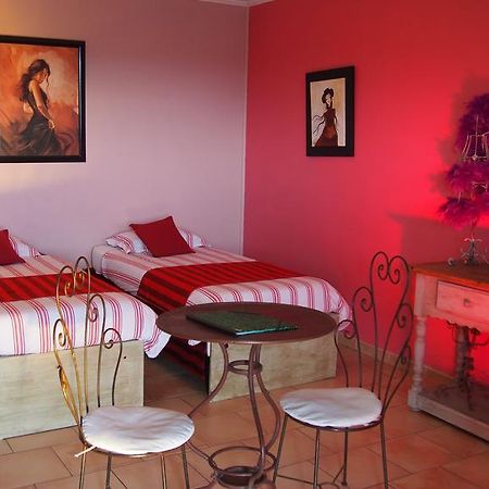 Hotel Le Relais Du Luberon Maubec  Стая снимка