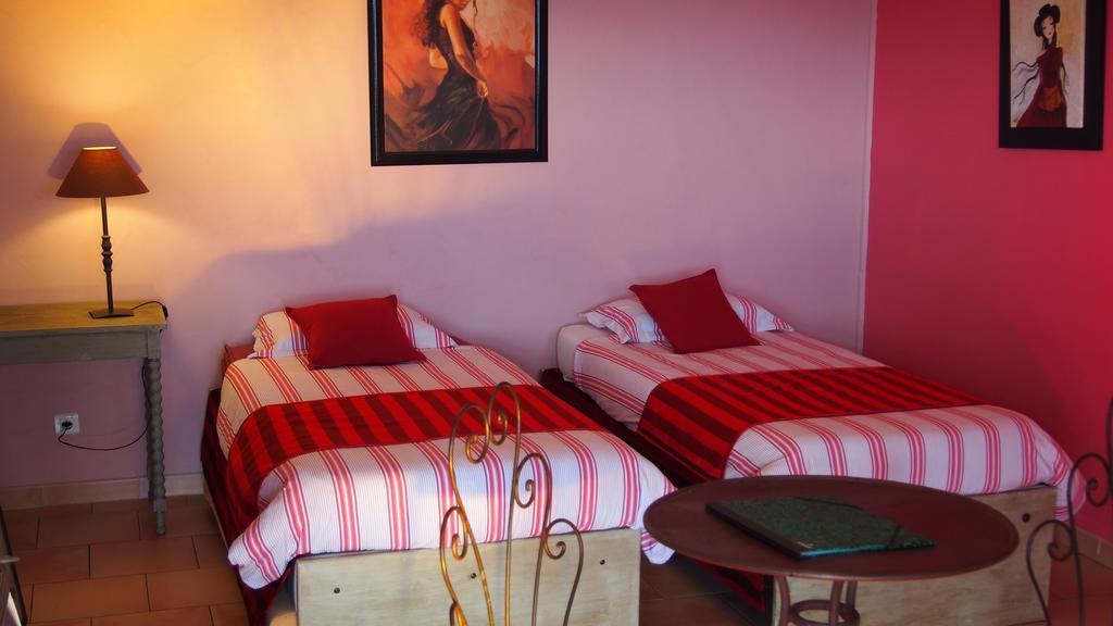 Hotel Le Relais Du Luberon Maubec  Екстериор снимка