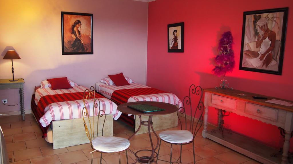 Hotel Le Relais Du Luberon Maubec  Стая снимка