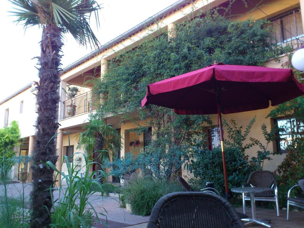 Hotel Le Relais Du Luberon Maubec  Екстериор снимка