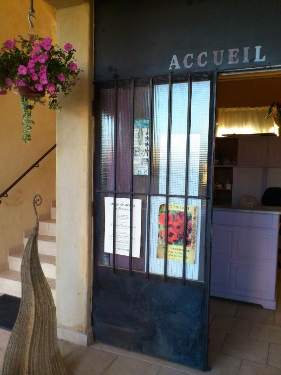Hotel Le Relais Du Luberon Maubec  Екстериор снимка
